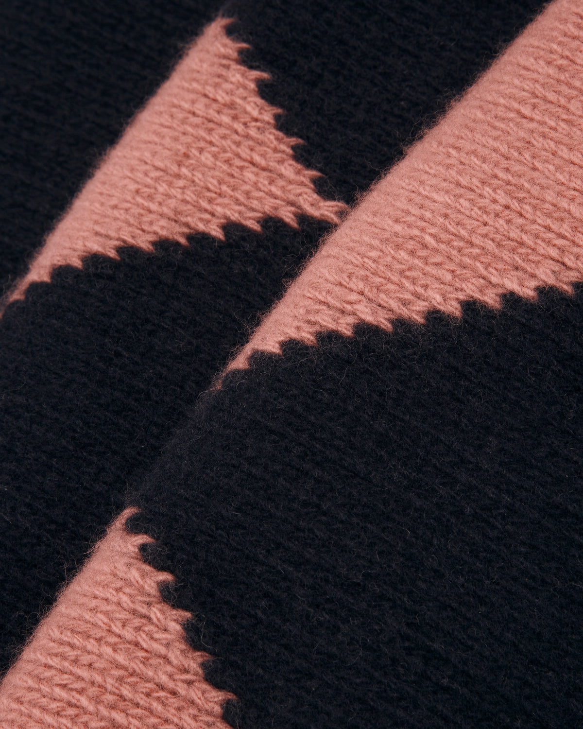 Flint Crew Neck - Black / Pink