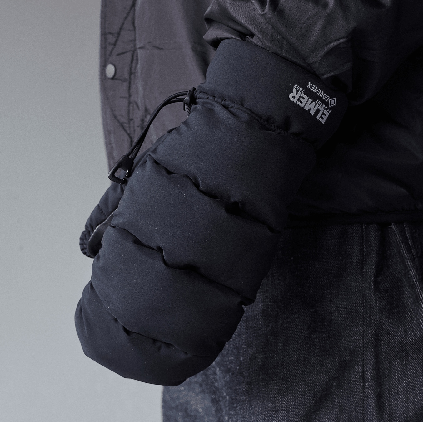 Gore-Tex Waterproof Mitten - Black